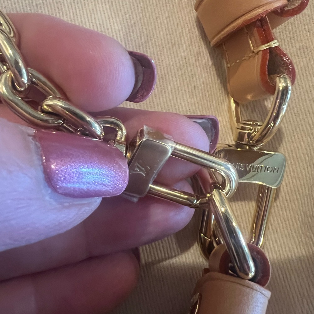 Louis Vuitton Loop bag with chain and adjustable leather strap - Picture 4 of 16